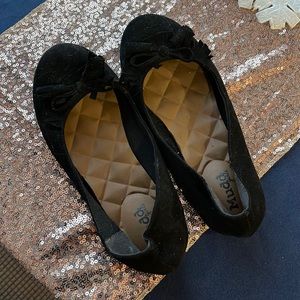 Black ballet flats